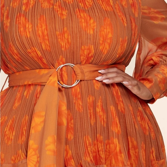 ❌SOLD❌ L'ATISTE Vibrant Orange Long Sleeve Dress - Picture 2 of 8